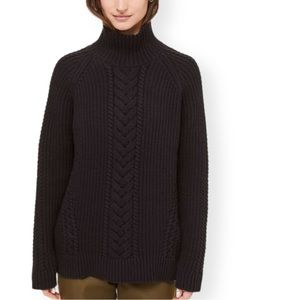 Lululemon • Bring The Cozy Turtleneck
Black